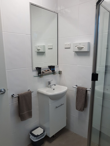 Bathroom 3, Main Street Motel, Hervey Bay - Pt A