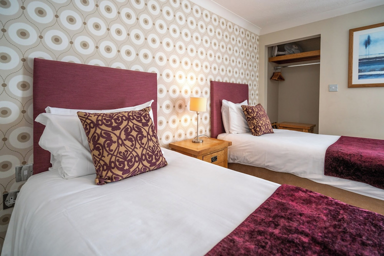 Bedroom 2, Avon Causeway Hotel, Dorset