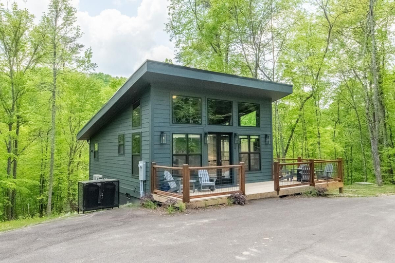 Exterior 3, Smoky Mountain Secret, Sevier