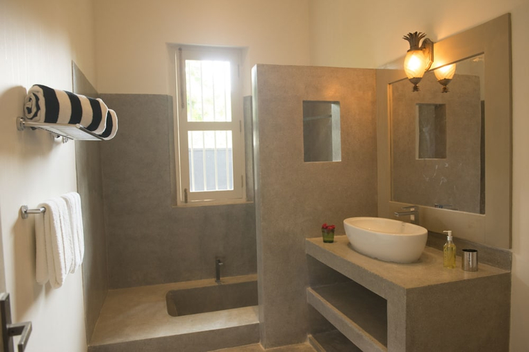 Bathroom 3, Monara House, Habaraduwa