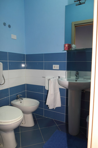 Bathroom 3, B&B Kosmos, Syracuse