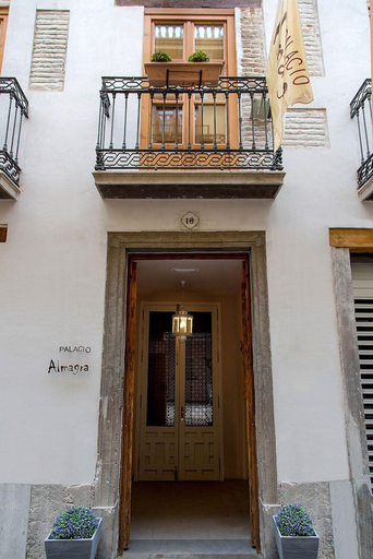 Exterior & Views, Apartamentos Luna Suites Palacio Almagra, Granada
