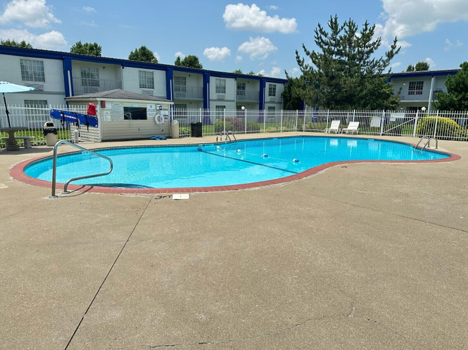 Outdoor pool 3, Baymont By Wyndham Lexington, Fayette