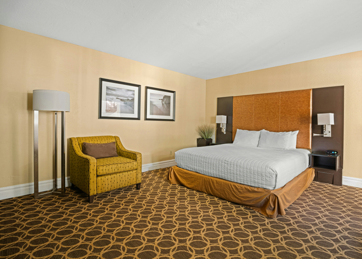 Bedroom 3, Marin Suites Hotel, Marin