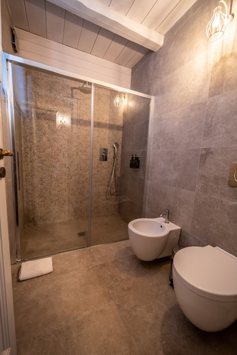 Bathroom 3, Casa Arrigo, Catania