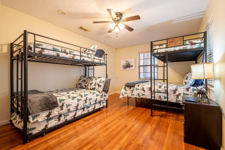 Room 2, Laurel Mountain Lodge, Sevier