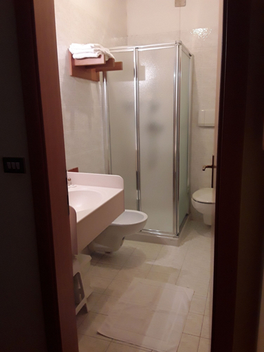 Bathroom 3, Hotel Bellaria, Trento