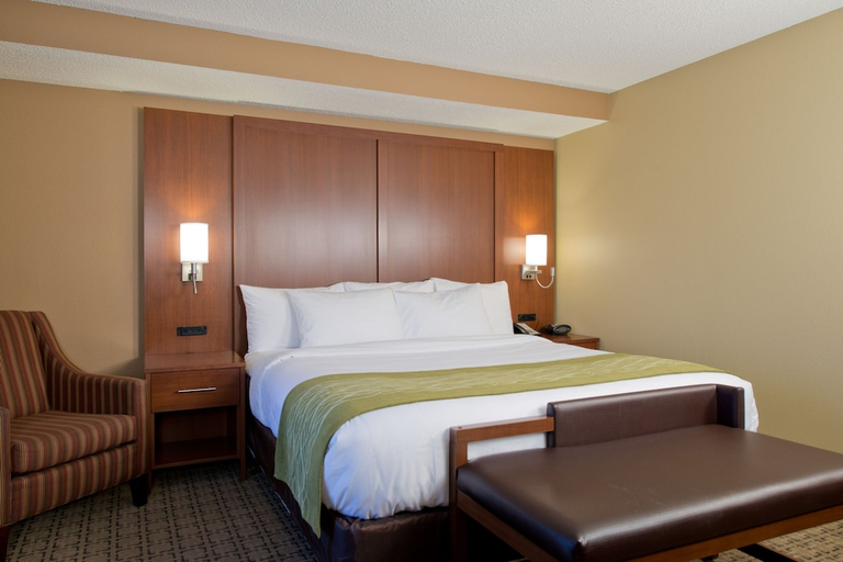 Bedroom 2, Russell Inn & Suites, Oktibbeha