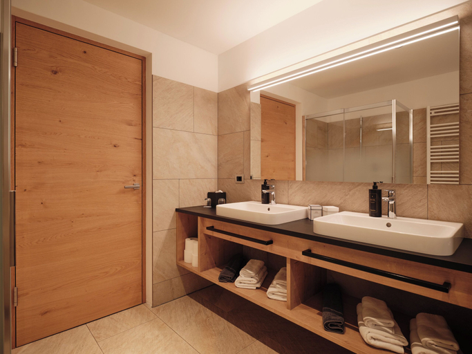 Bathroom 3, Cityhotel Goldener Adler B&B, Bolzano