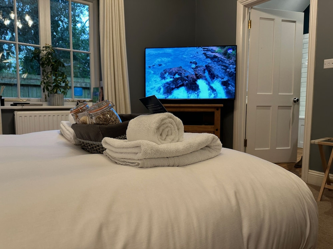 Bedroom 2, Stonehenge Cottages, Wiltshire