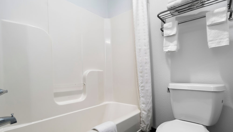 Bathroom 3, Belmont Inn and Suites Tatum, Rusk