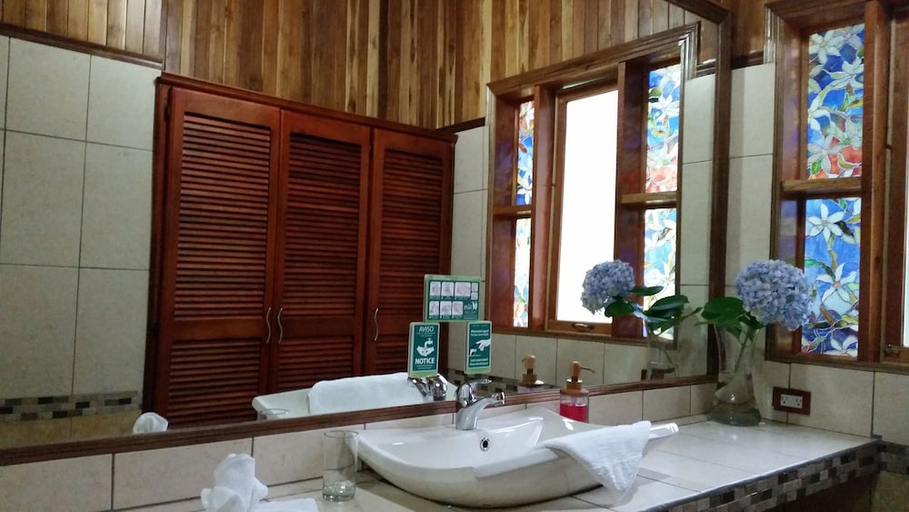 Bathroom 3, Los Pinos Cabanas y Jardines, Puntarenas