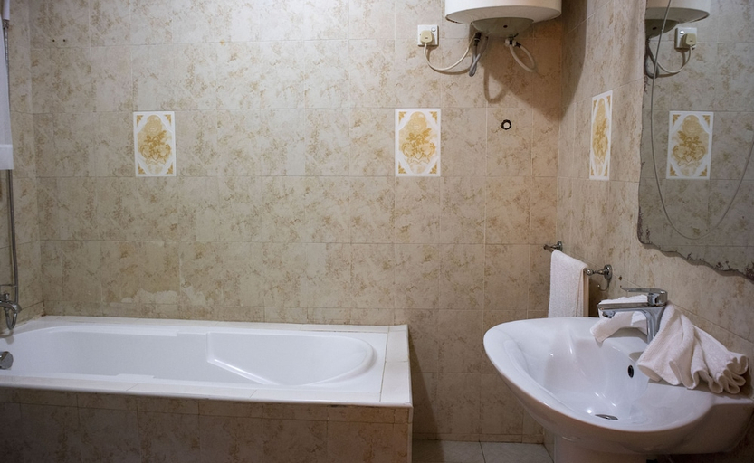 Bathroom 3, His Majestys Hotel, Accra
