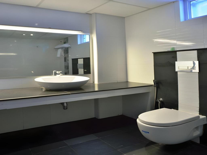 Bathroom, Hotel Town Tower, Thiruvananthapuram