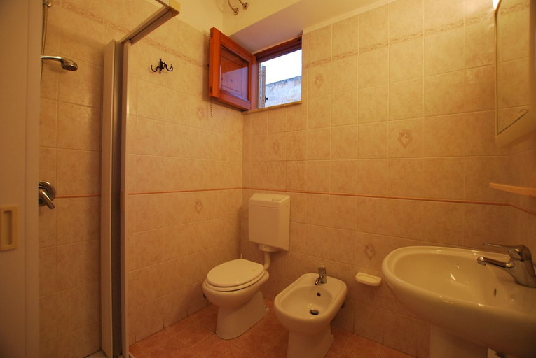 Bathroom, Oasi Beach, Messina