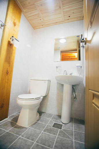 Bathroom, Laon Hanok Gguljam, Jeonju