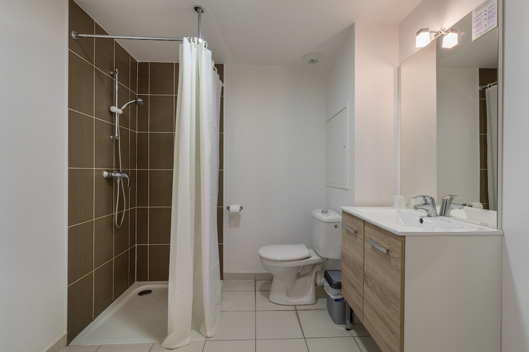 Bathroom 4, KOSY Appart'Hôtels Troyes - City & Park, Aube