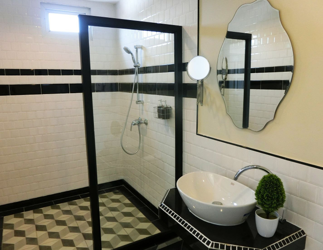Bathroom 5, Bloom Boutique Hotel And Cafe, Vientiane