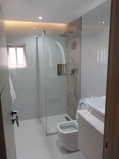 Bathroom 3, Centurion Apartments Limited, AbujaMun