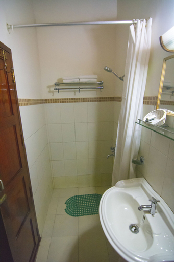 Bathroom 4, Marvel Cruise, Alappuzha