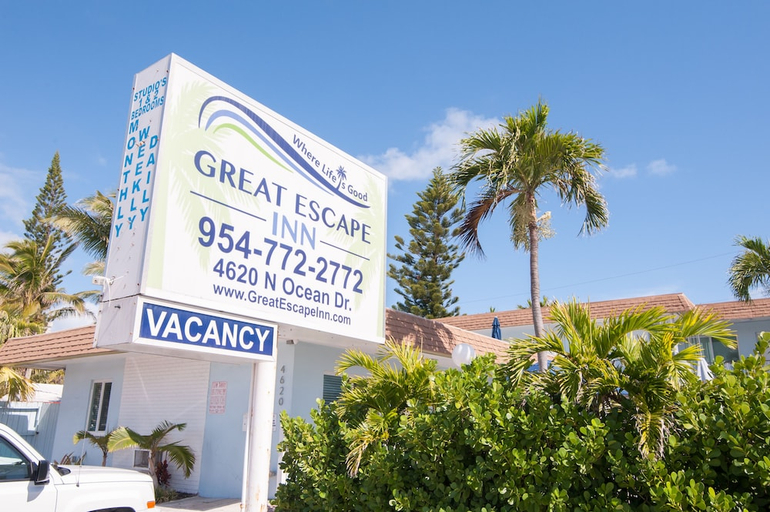 Exterior & Views 2, Great Escape Inn, Broward