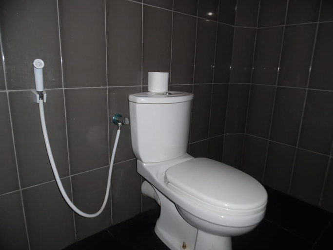 Bathroom 4, Little Guest, N. Palatha East
