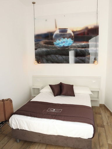 Bedroom 2, DIMORA DIAMANTE room&breakfast, Napoli