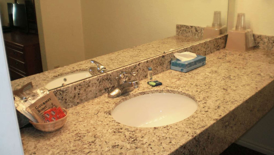 Bathroom 3, Magnuson Hotel Park Vue, White Pine