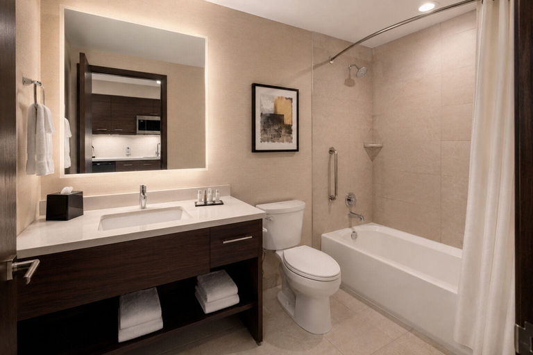 Bathroom, Downtown Avery Hotel, Toronto