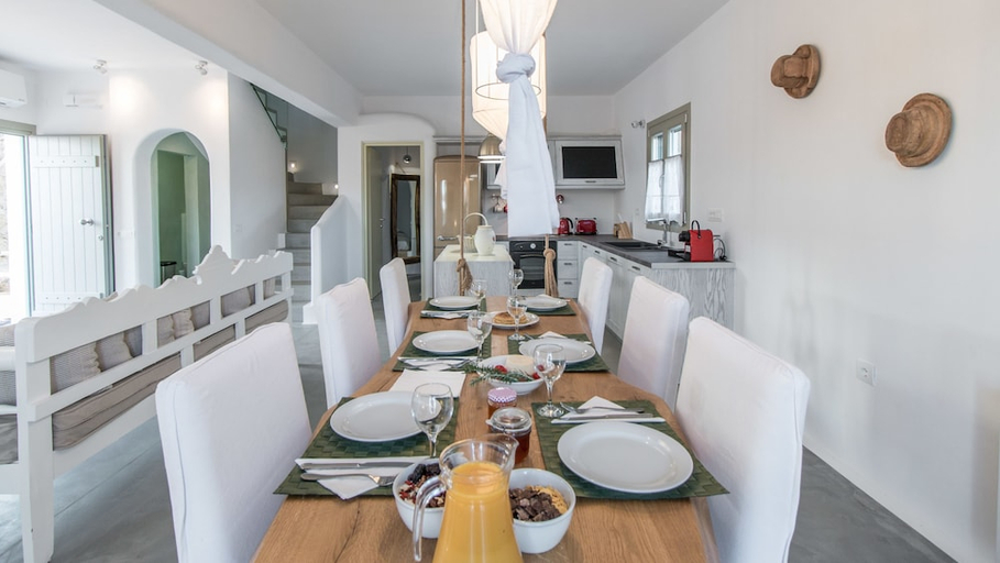 Food & Drinks 5, Halcyon Villas, South Aegean