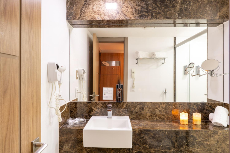 Bathroom 5, Americas Copacabana Hotel, Rio de Janeiro