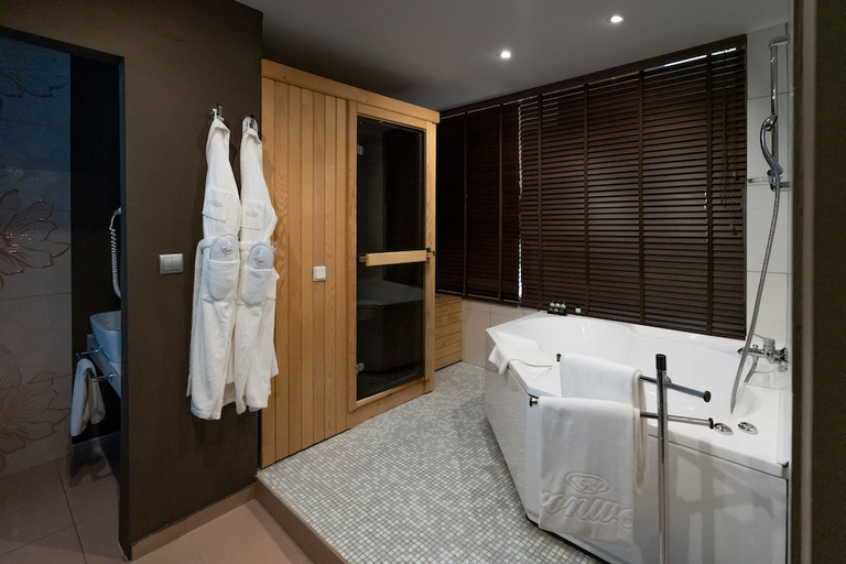 Bathroom 5, Cronwell Platamon Resort, Central Macedonia