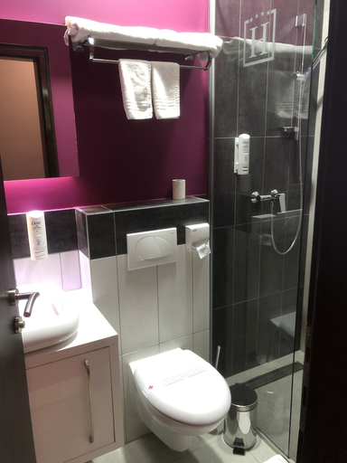 Bathroom 3, Hotel Hercegovina, Herzegovina-Neretva
