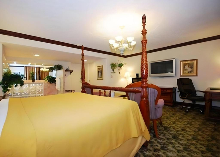 Bedroom 1, Quality Inn Massena NY, Saint Lawrence