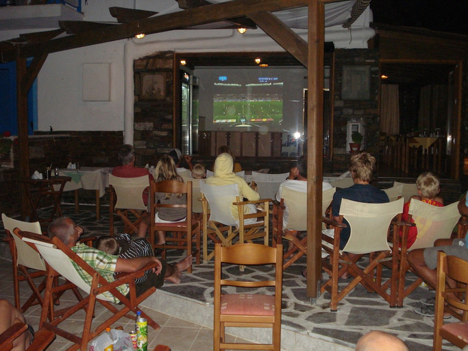 Food & Drinks 4, Akrogiali Agios Prokopios, South Aegean