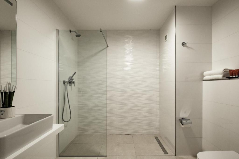 Bathroom 5, Mayflower Hotel, Saint Paul's Bay