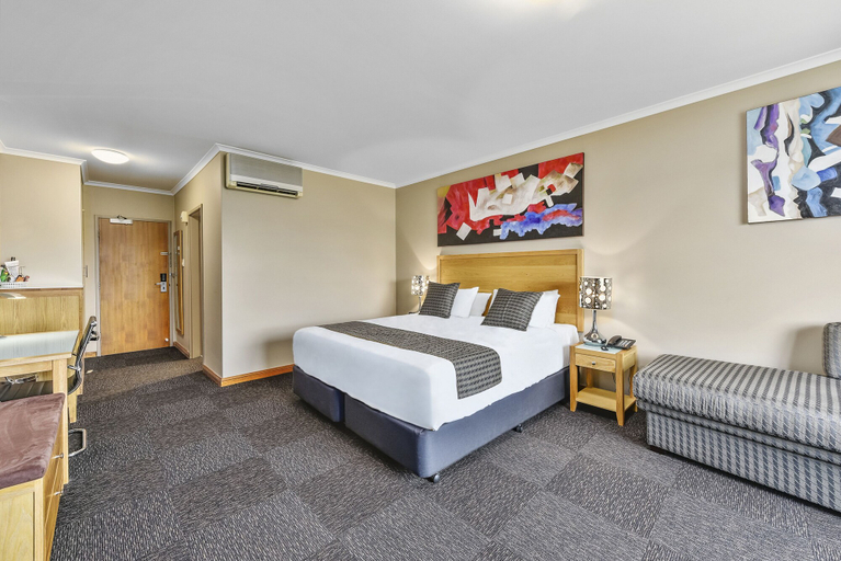 Bedroom 2, Southgate Motel, Mount Gambier