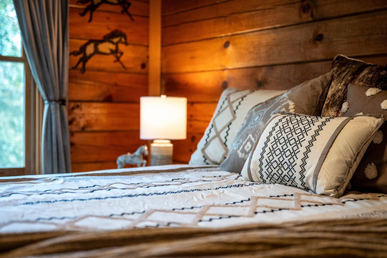 Room 3, Majestic Elk Hideaway, Sevier