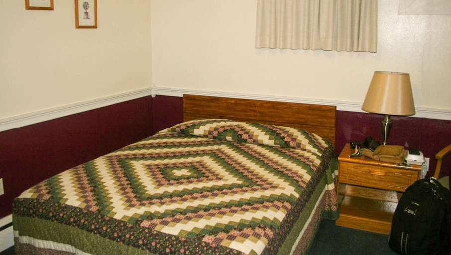 Bedroom 3, JUDY'S MOTEL BEDFORD, Bedford
