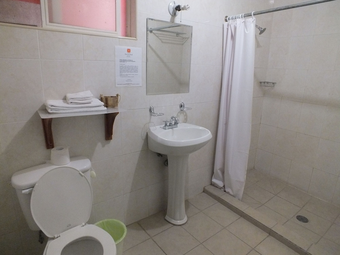 Bathroom 5, Hotel Rincón Real Suites, Durango