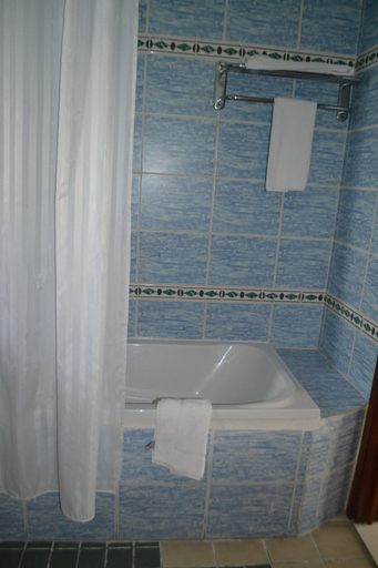 Bathroom, Hotel Prince de Galles, Wouri