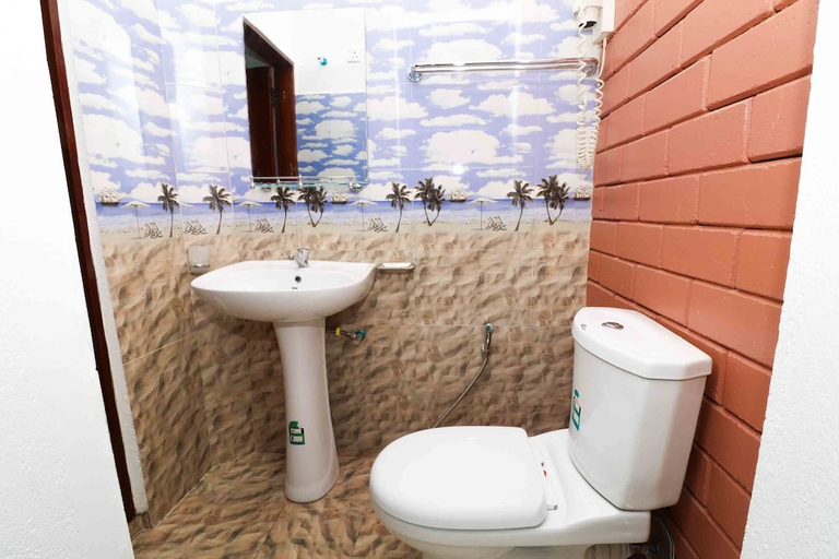 Bathroom 3, Milkyway Holiday Resort, Habaraduwa