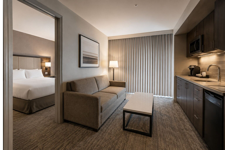 Living area 5, Elmbridge Hotel, Toronto