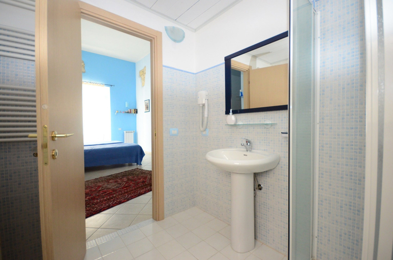 Bathroom, B&B Su Niu, Cagliari