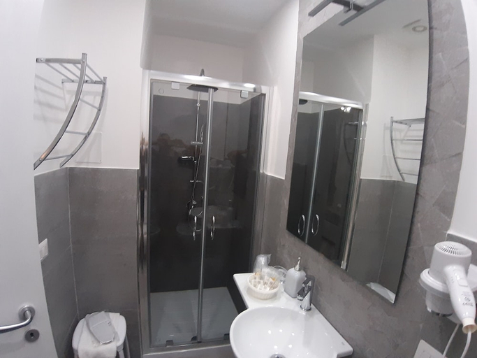 Bathroom 4, Il Diamante, Crotone
