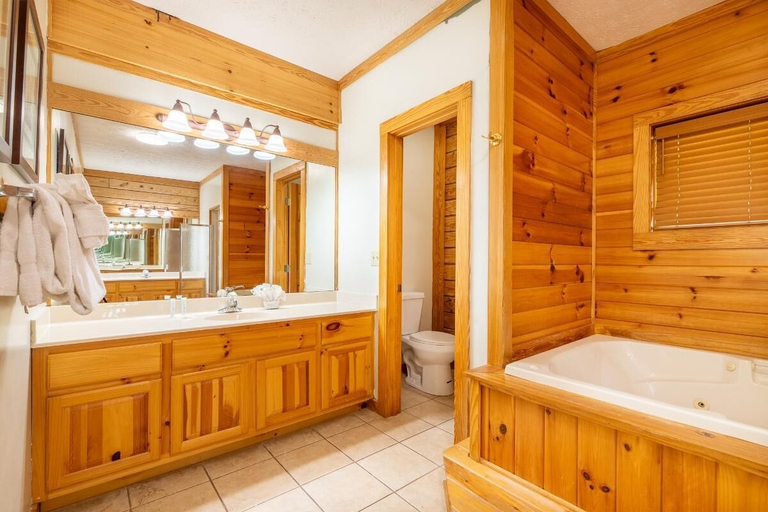 Bathroom 4, Thatta Way Hideaway, Sevier
