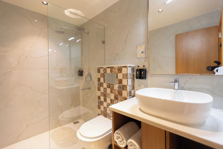 Bathroom 3, The Solitaire(FORMERLY BEST WESTERN), Dehradun