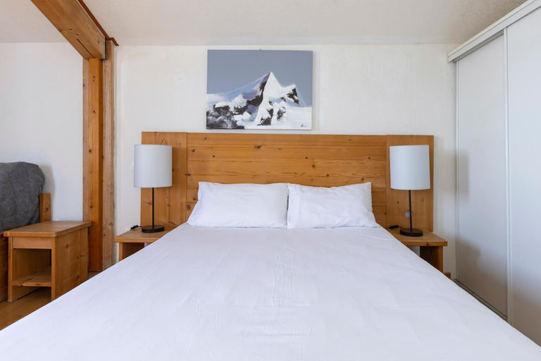 Bedroom 3, Residence Odalys Les Chalets d'Evian, Haute-Savoie