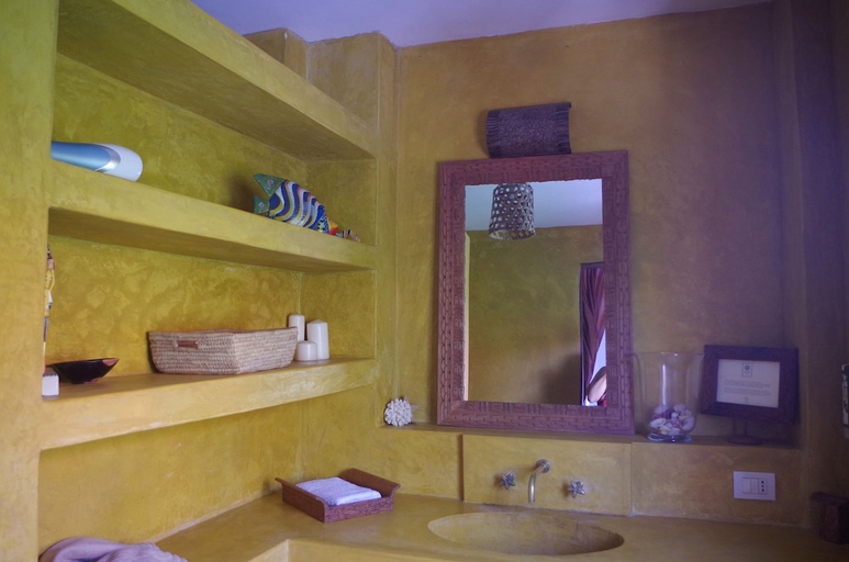 Bathroom 3, Uzuri Boutique Hotel, Kusini
