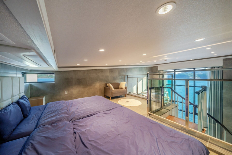 Room 3, Geoje Rainbow Kids Pool Villa, Geoje